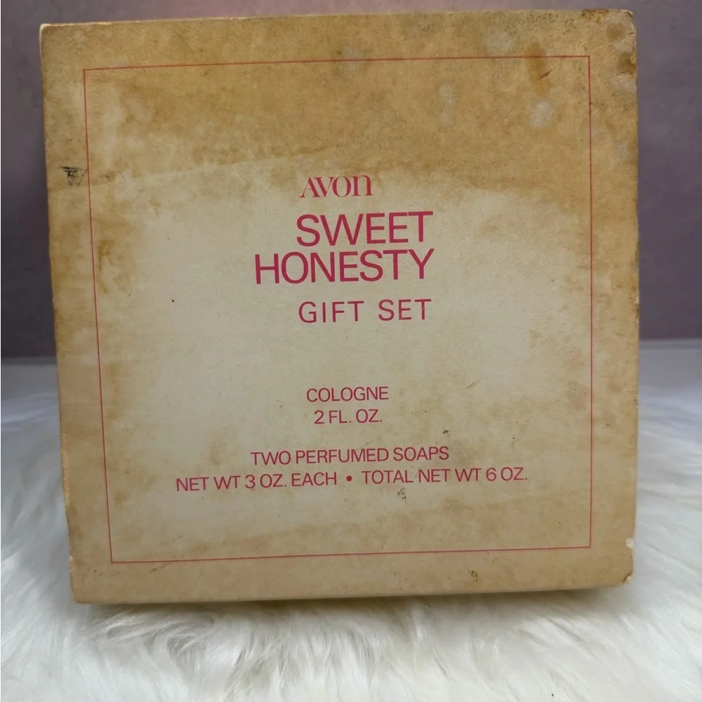 Avon Sweet Honesty Gift Set Box with Red Text VINTAGE - Picture 2 of 6